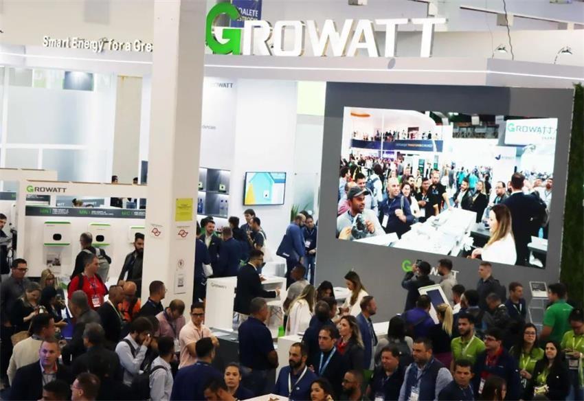 In Brazilië, Guriwatt PV-omvormer leverancier naar een zonne-energie evenement