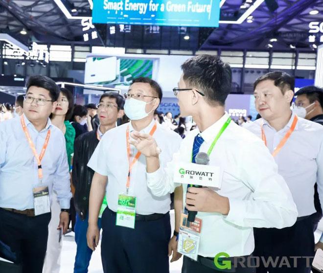 国能江西公司总经理覃明东一行莅临古瑞瓦特展台